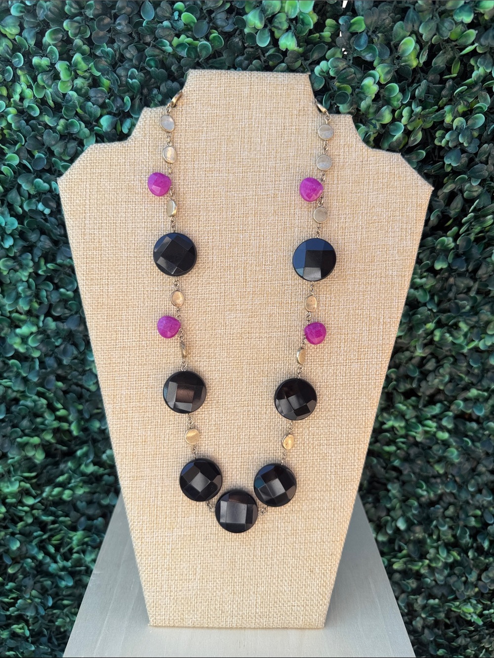 Faceted Black and Fuchsia Beaded Long Necklace - Women's Fashion Jewelry